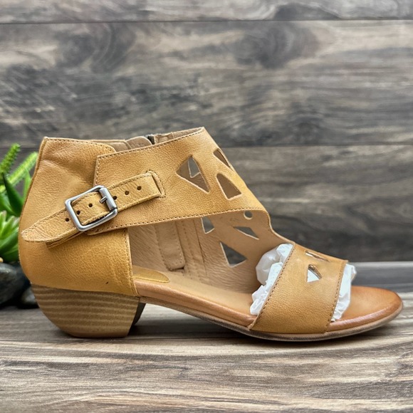 NIB Miz Mooz Current 38 7.5-8 Tan Leather Open Toe Cutout Heeled Sandal Wheat - Picture 5 of 12
